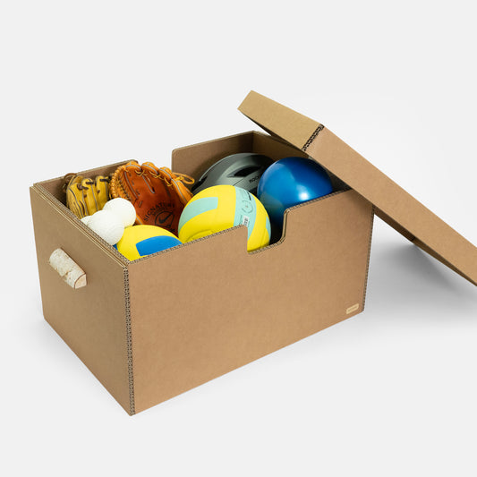 「mCBシラカンバBOX 21.7インチ」は、横長の大きめ収納ボックス。野球グローブやスケート靴などのスポーツ用品をガレージに保管したり、クローゼットのかさばる衣類の収納に。