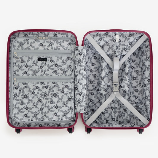 Brush北海道カラーパレットスーツケース(キャリーケース)の内装には、本体シェルのカラーに合わせ、色彩採集したモチーフのパターンデザインを施した、北海道の情景が薫るデザインです。11はまなすピンクには、はまなすの花畑が広がります。荷物を収納する仕切りとファスナーポケット。本体トップ側は、床に置きスーツケースを閉じる時にトップ側の荷物が崩れ落ちない仕様で、ファスナーポケットが2つ付いています。ボトム側は荷物を固定できるベルト付きです。