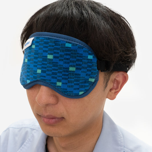 「N700系typeA東海道新幹線モケットアイマスク」の装着イメージ