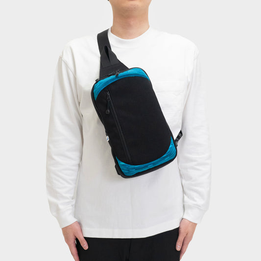 身長約170cmの方がN700A東海道新幹線モケットボディバッグをナナメ掛けした時のイメージ