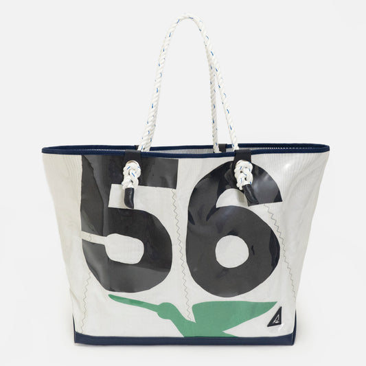 横浜・八景島マリーナで愛用され役目を終えたヨットの帆(セイル)を再利用した、日本製「Marina 横浜・八景島ヨットセイルトートL」(カラー03A)。