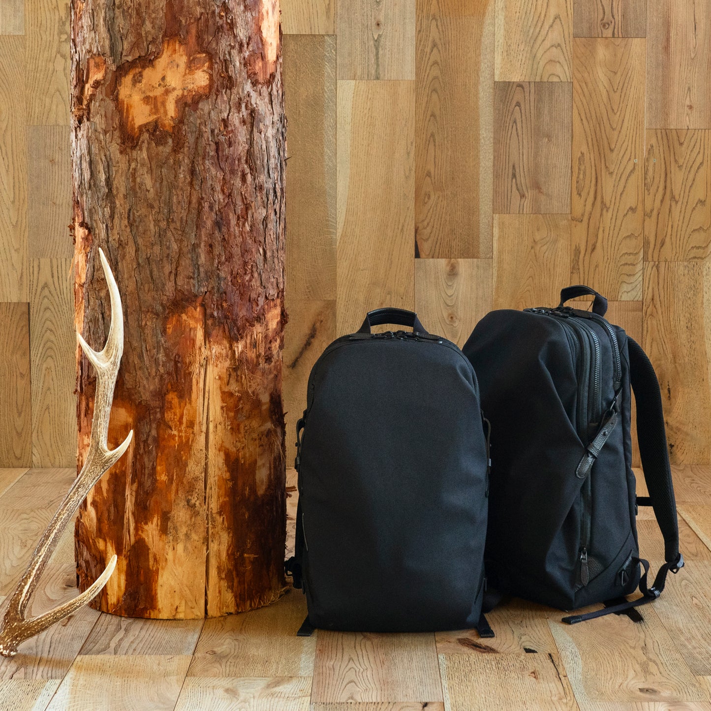 モモンガが飛び立つようなシルエットが特徴的で、機能性をふんだんに隠し持ったユーティリティバックパック「Momonga ユーティリティバックパック」M/Lサイズ