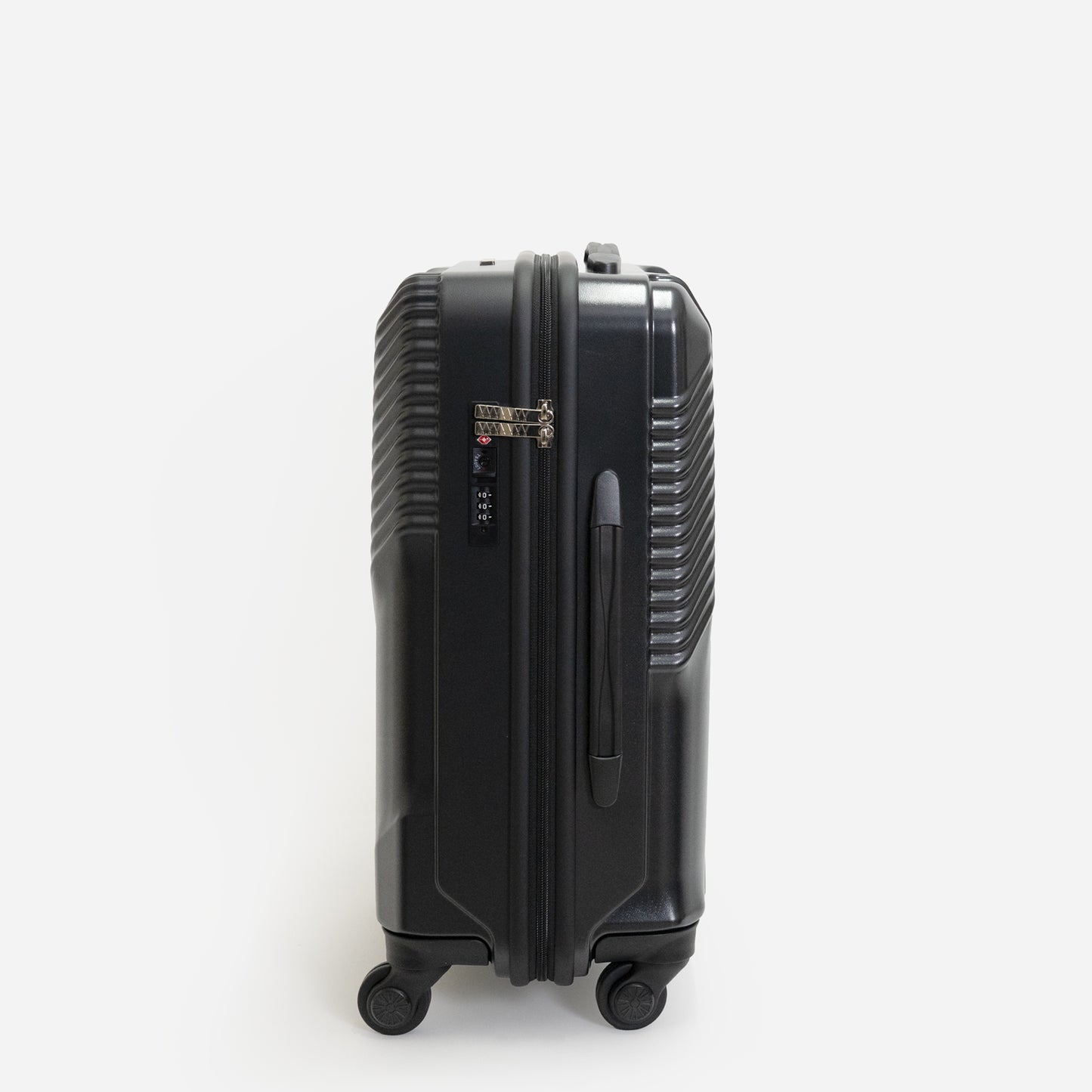 本体シェル(スーツケース外装)の製造過程で生じる端材をチップにし、100%本体シェルに再利用した「グライド100%リサイクルシェルスーツケース」CABINサイズ/01グラファイト