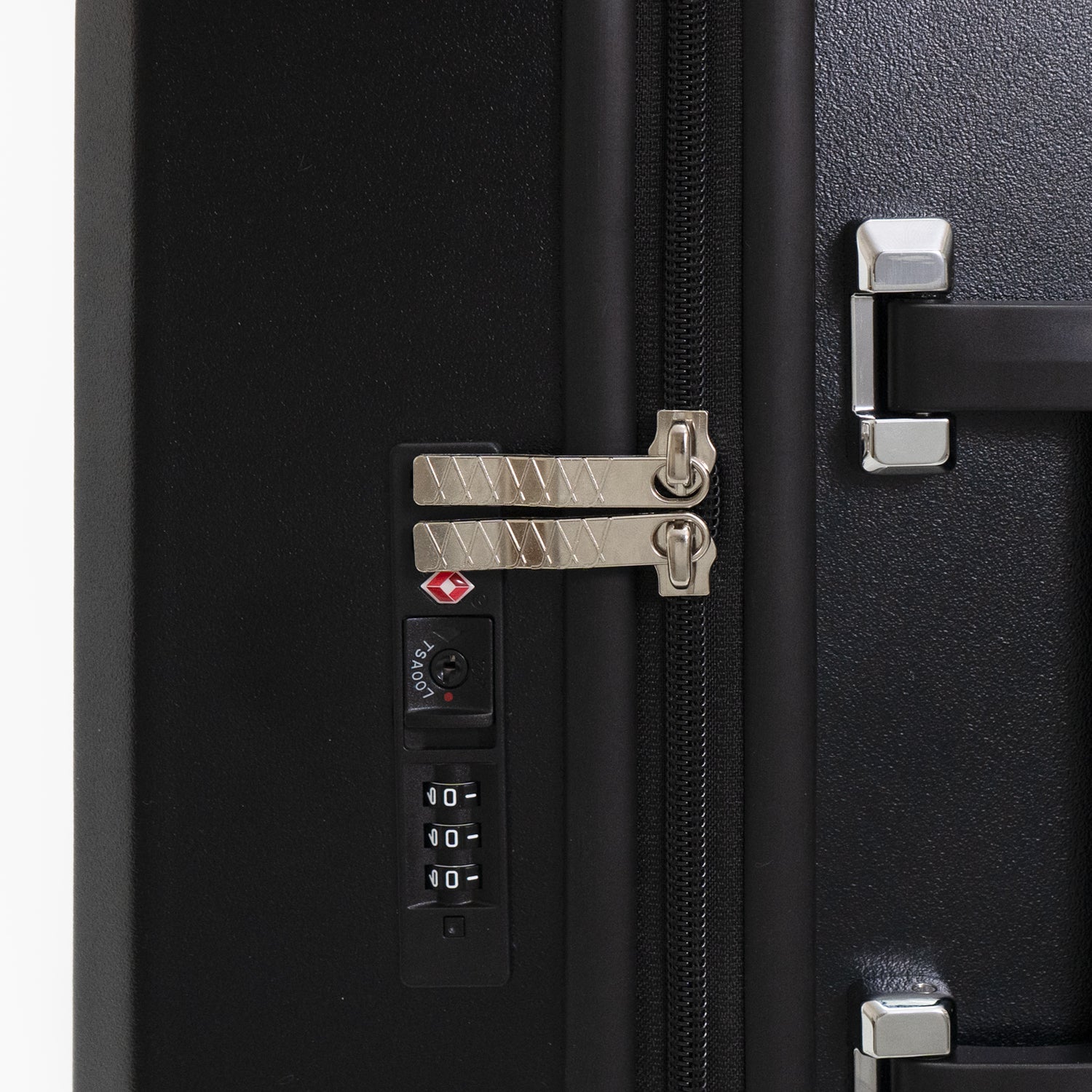 TrunkレザーバンドハードスーツケースにはTS認可ダイヤルロック(Travel Sentry®認可ロック)搭載で、施錠したまま預け入れが可能です。