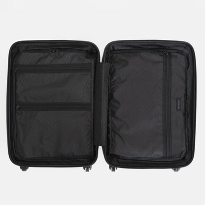 Trunkレザーバンドハードスーツケースの内装には両側に荷物を収納するファスナー仕切りとファスナーポケットを配置しています。本体ボトム側には、縦に渡る広いファスナーポケットを、トップ側には横に渡るファスナーポケットを2つ配置。細かい荷物の収納に最適です。