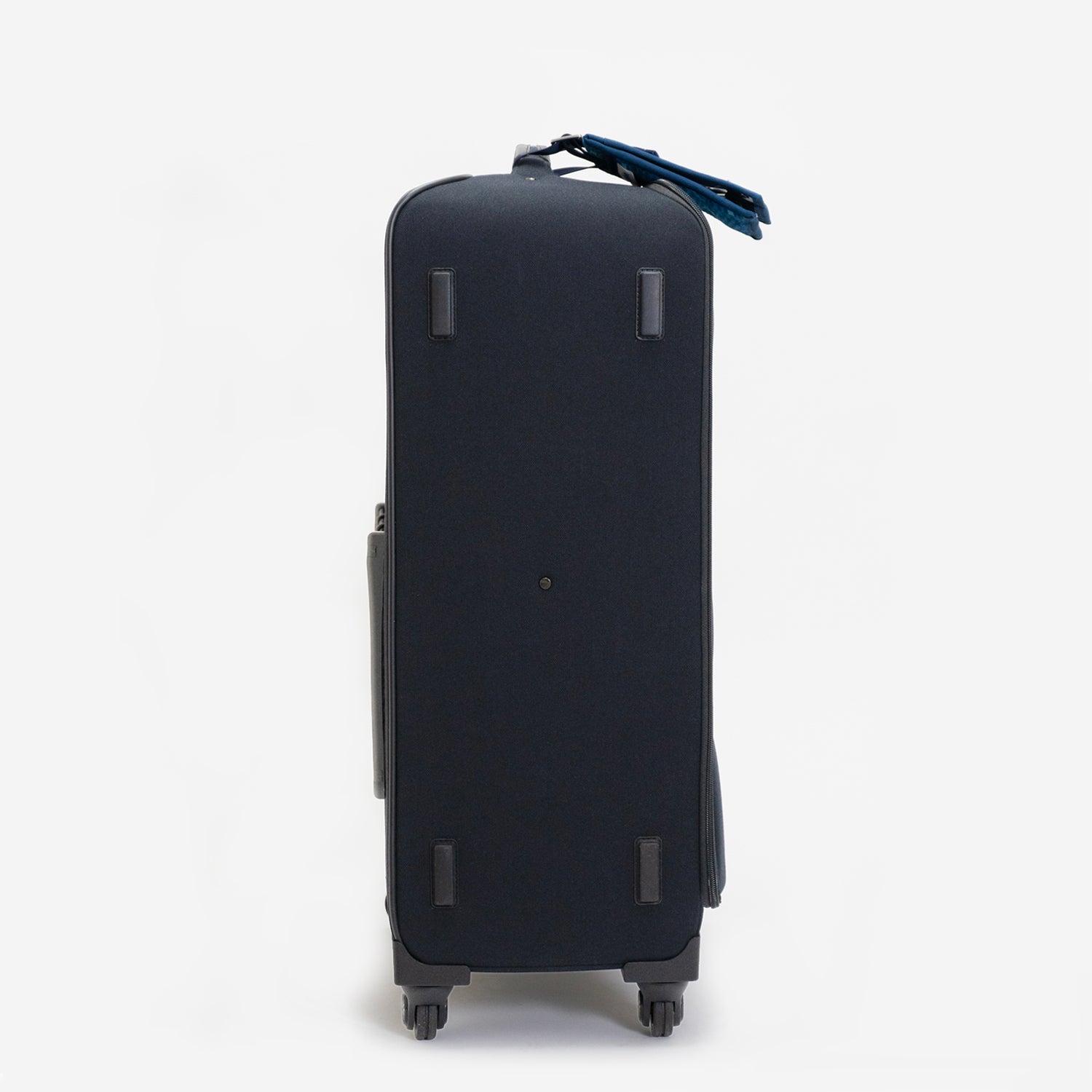 N700系typeA東海道新幹線普通車に使用されているブルーの座席生地を使用した、チケットホルダー付きソフトスーツケース（キャリーケース）「N700系typeA東海道新幹線モケットソフトスーツケース」預け入れサイズ。側面には側面には家の中やホテルでスーツケースを床に置いたり、開閉する際に安定しやすいグライド付き。
