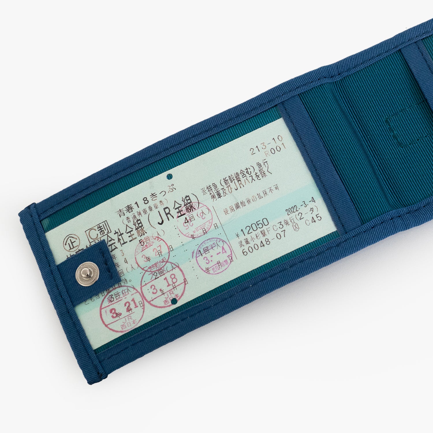 N700A東海道新幹線モケットラゲージタグは、ホックで留めて収納しているチケットや個人情報を隠すことができます。