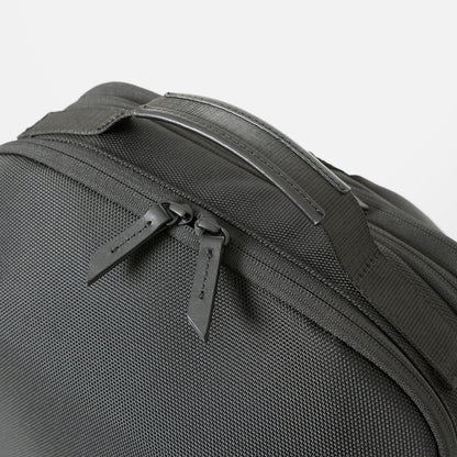 Floe ワーク＆デイリーバックパックの本体気室の引き手