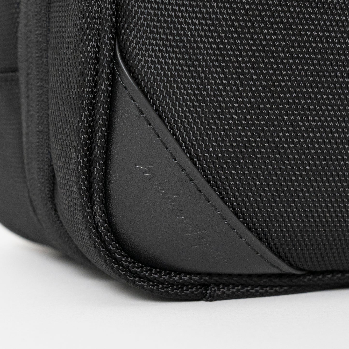 Floe ワーク＆デイリーブリーフケースはメイドインジャパン・日本製の証が付いています。