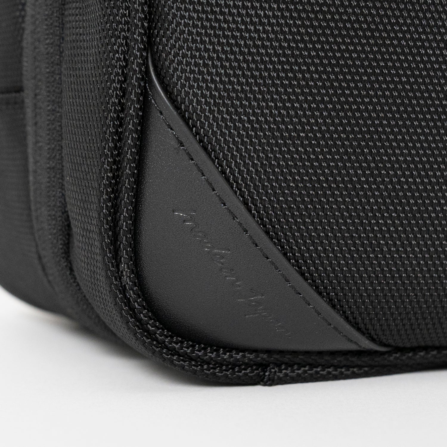 Floe ワーク＆デイリーブリーフケースはメイドインジャパン・日本製の証が付いています。