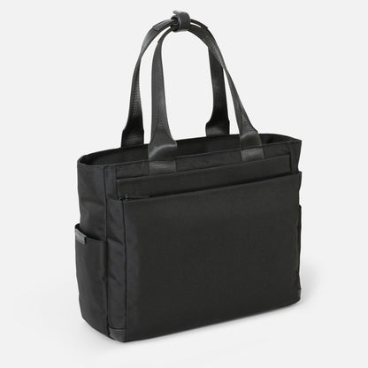 シンプルなフェイスデザインで、ワーク・デイリーなどシーンを選ばない「Floe (フロウ)ワーク＆デイリートートバッグ」。