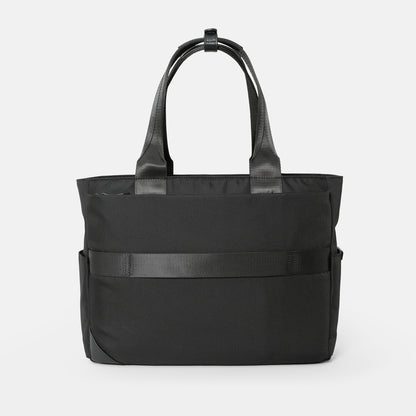 シンプルなフェイスデザインで、ワーク・デイリーなどシーンを選ばない「Floe (フロウ)ワーク＆デイリートートバッグ」。