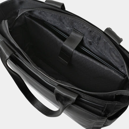 Floe ワーク＆デイリートートバック本体気室の背面側にあるクッション入り仕切り部分には14インチノートPCが収納可能です。