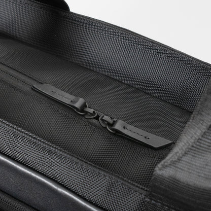 Floe ワーク＆デイリートートバックの本体気室の引き手