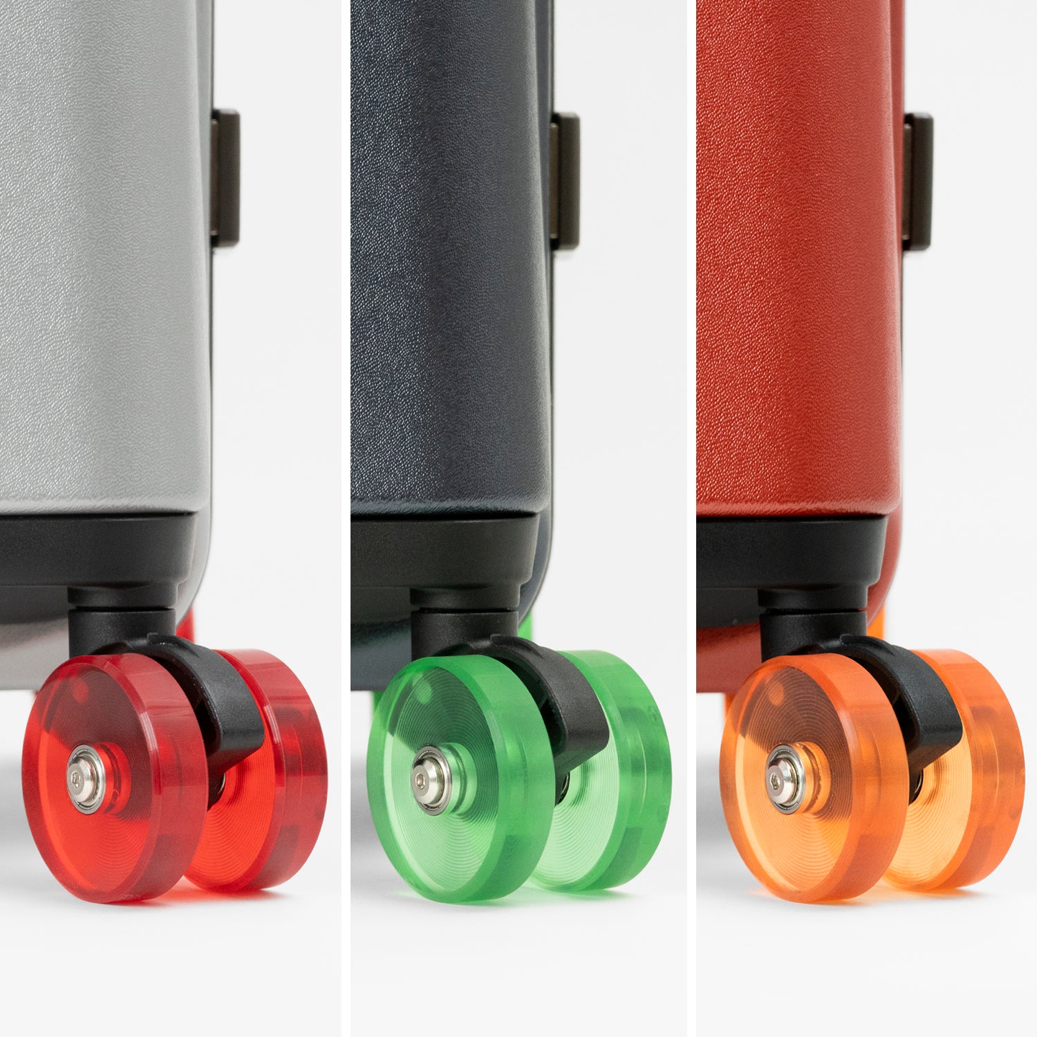 アイシクル フレームスーツケース（キャリーケース）は、それぞれのボディカラーとは異なるカラーのキャスターを取り合わせた個性が光る佇まい。ダブルホイールキャスターで、直径5.5cm、1.5cmの厚みがあり耐摩耗性が高いことに加え、走行時の抵抗が少なく凹凸の激しいコンクリート道などでも楽に力強く引くことができます。ホイール部には滑らかな走行を可能にする、ベアリングが内蔵。始動抵抗と回転抵抗が低減され、摩擦による車軸の発熱を緩和し、タイヤの劣化を防ぐ効果があります。