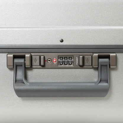 アイシクル フレームスーツケース（キャリーケース）は認可ダイヤルロック(Travel Sentry®認可ロック)搭載で、施錠したまま預け入れが可能です。