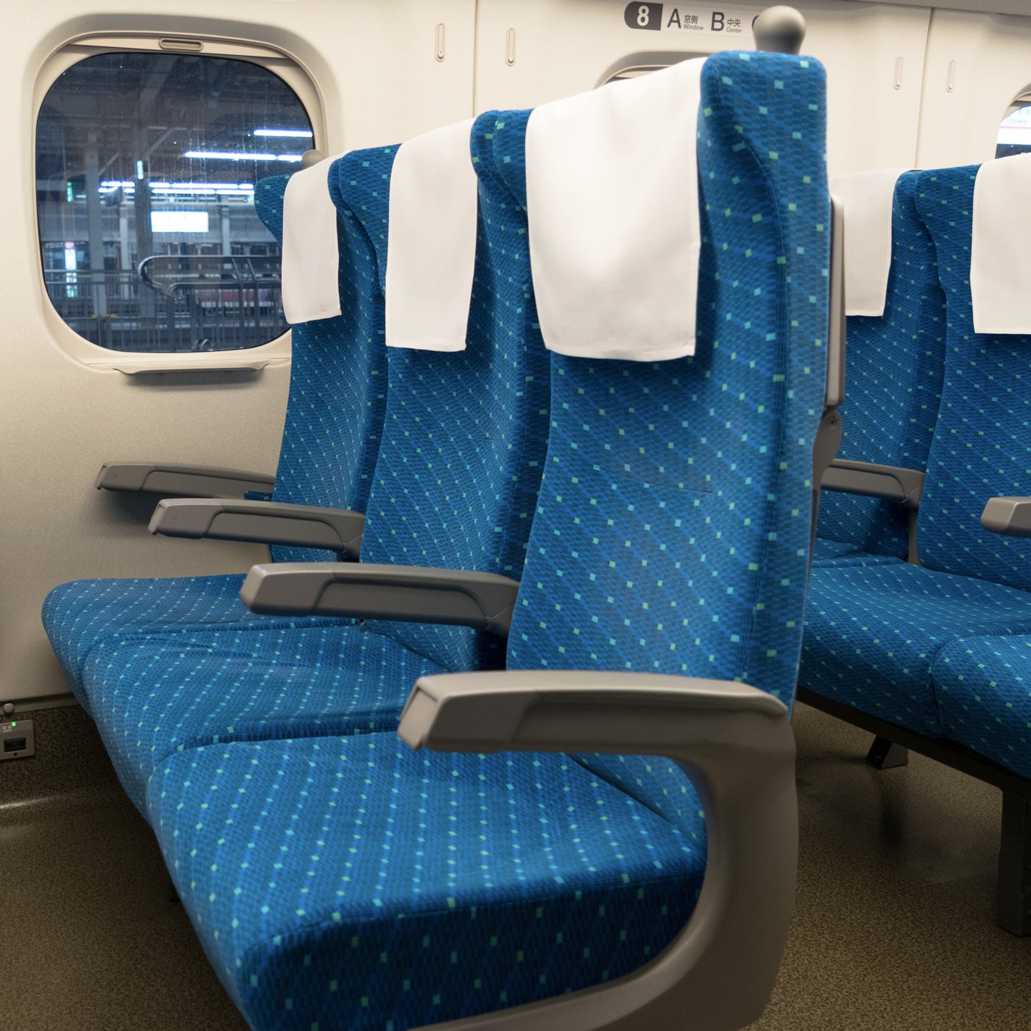東海道新幹線N700系typeAの普通車座席
